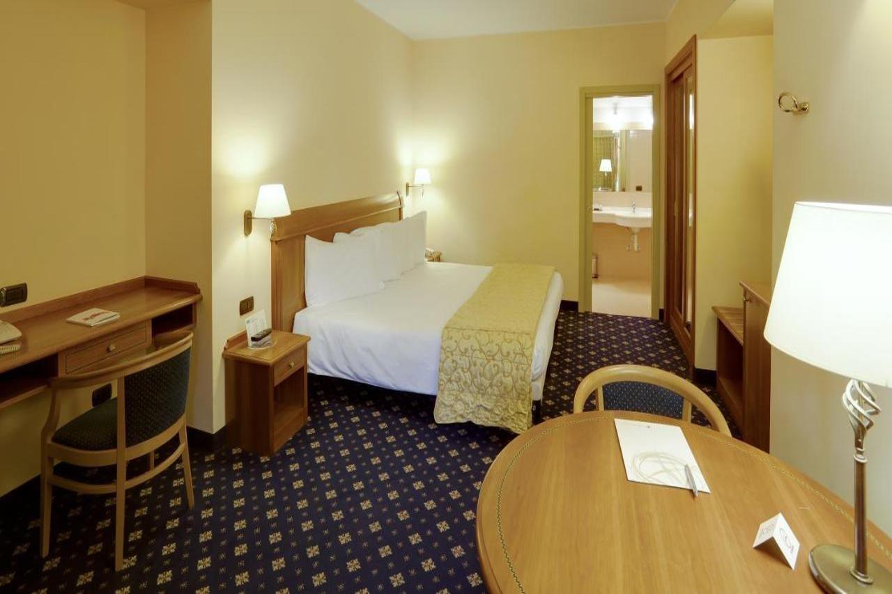 Hotel Ovest Piacenza Esterno foto
