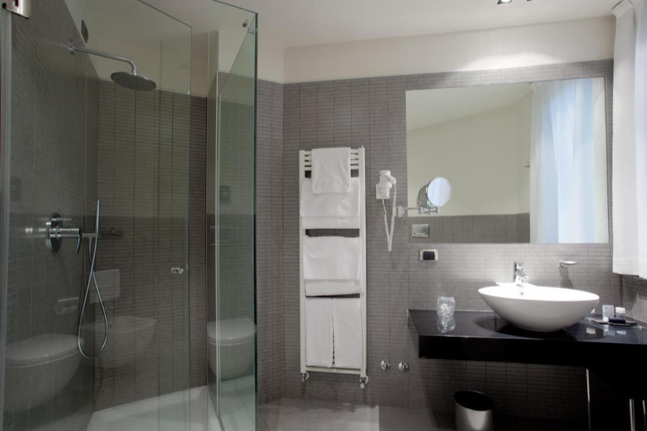 Hotel Ovest Piacenza Esterno foto