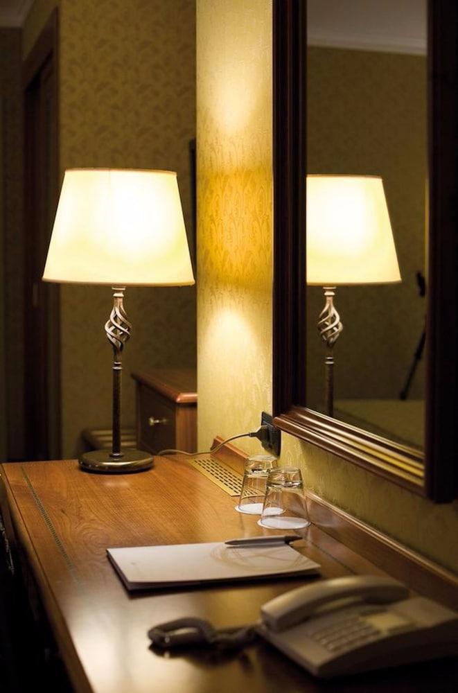 Hotel Ovest Piacenza Esterno foto