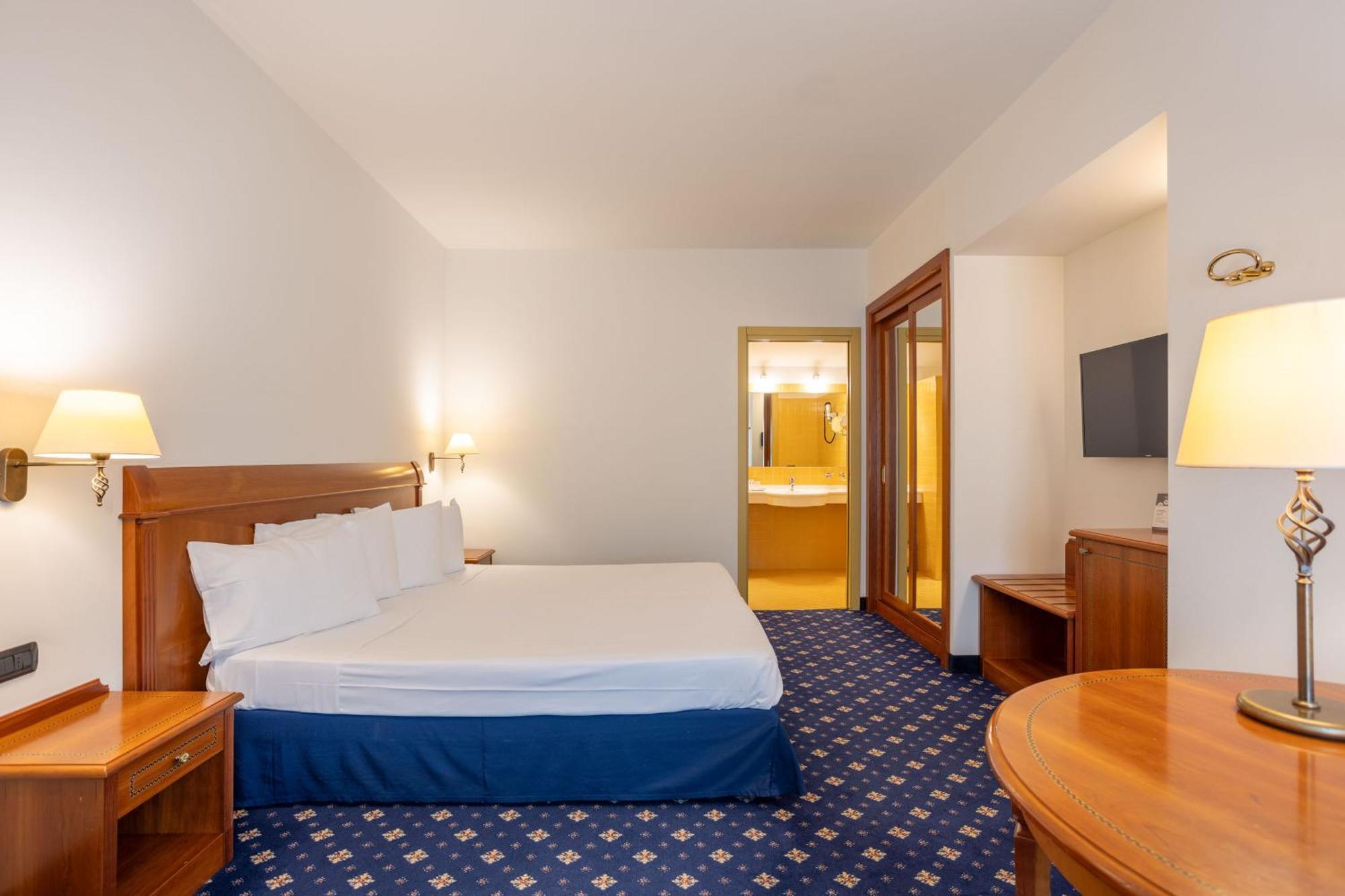 Hotel Ovest Piacenza Esterno foto