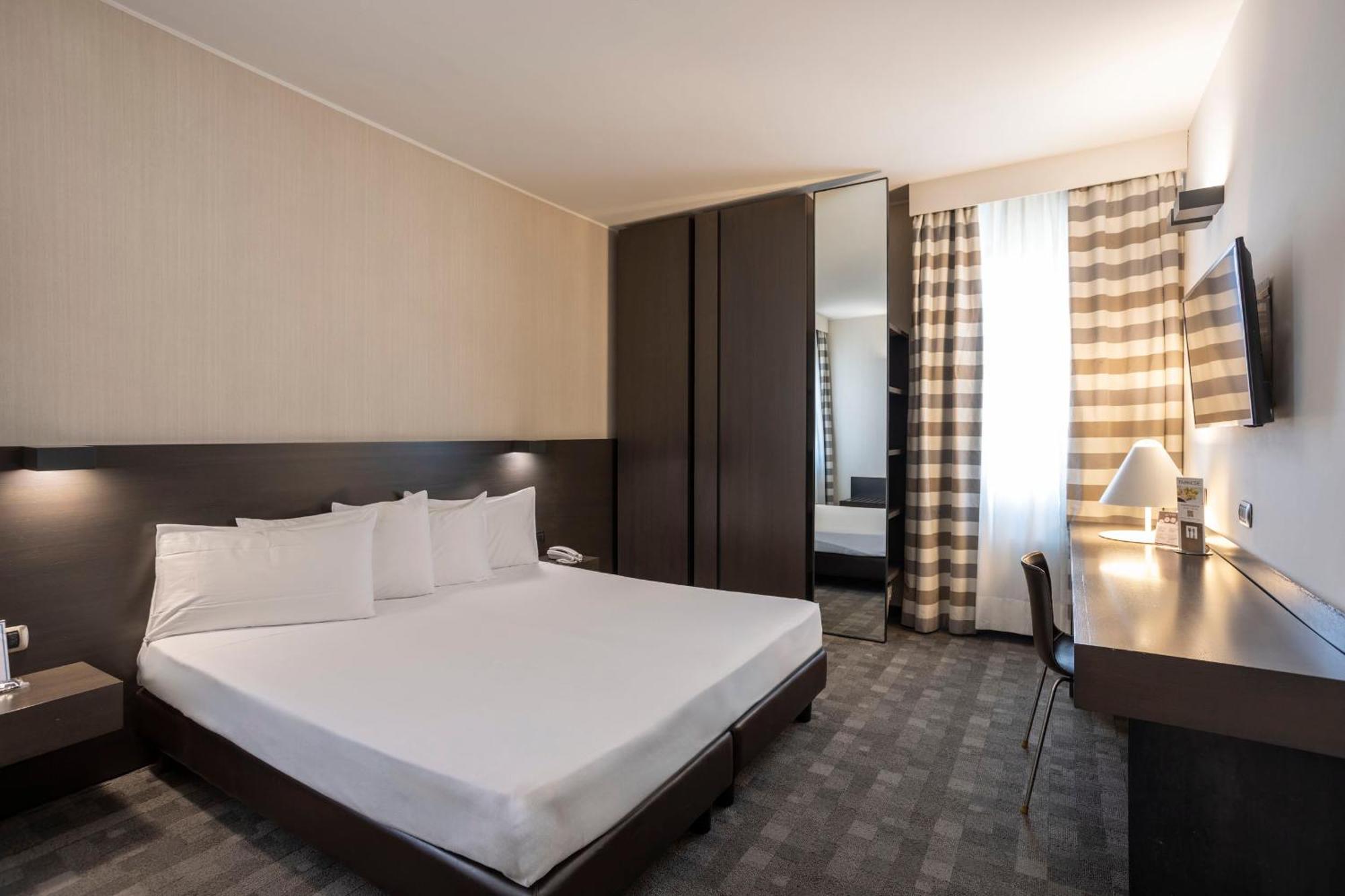 Hotel Ovest Piacenza Esterno foto