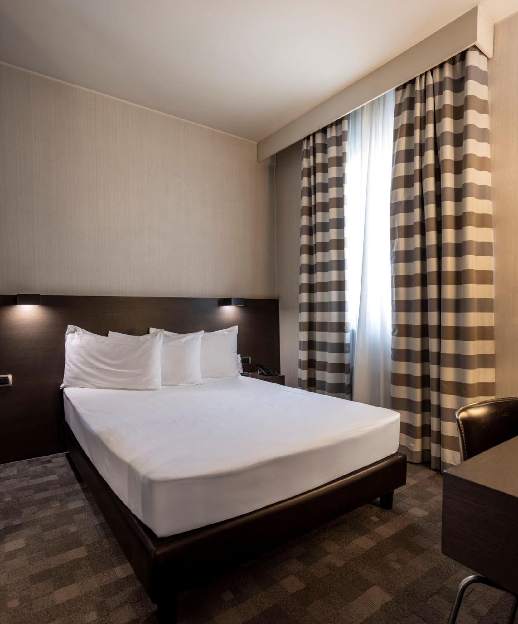 Hotel Ovest Piacenza Esterno foto