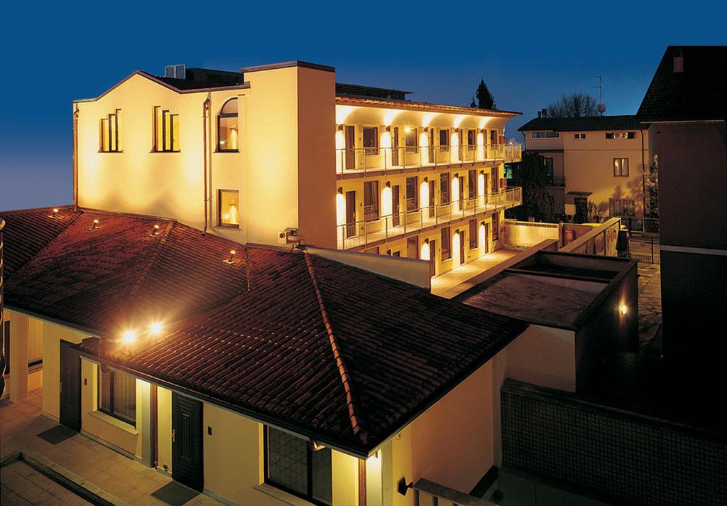 Hotel Ovest Piacenza Esterno foto