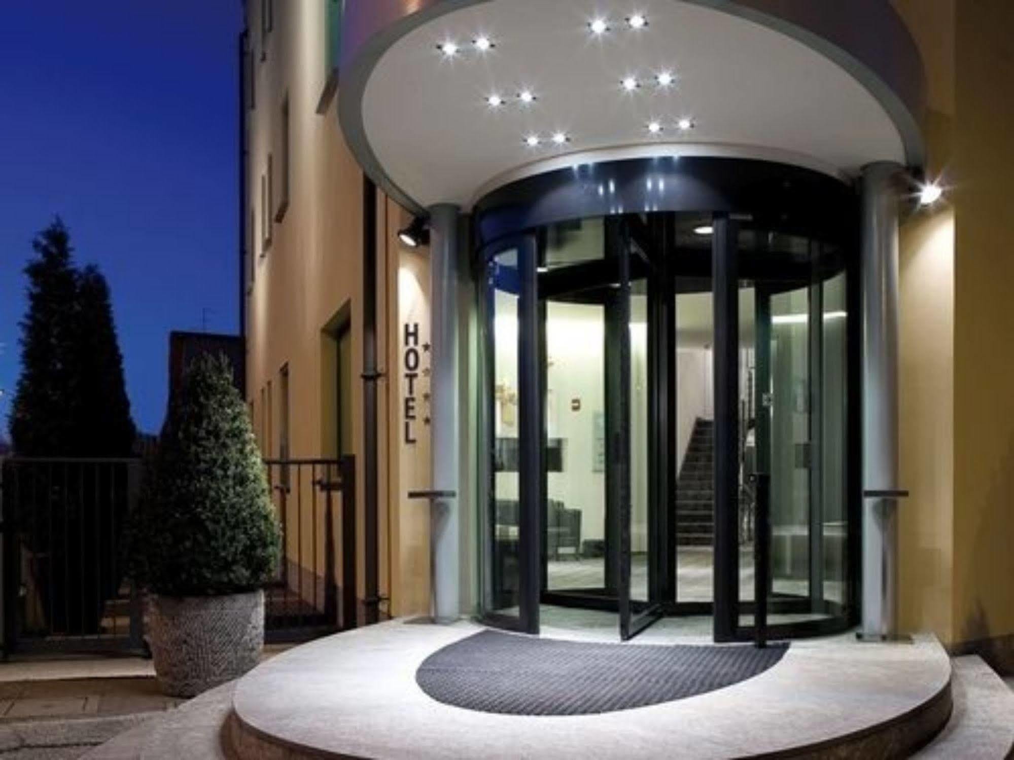 Hotel Ovest Piacenza Esterno foto