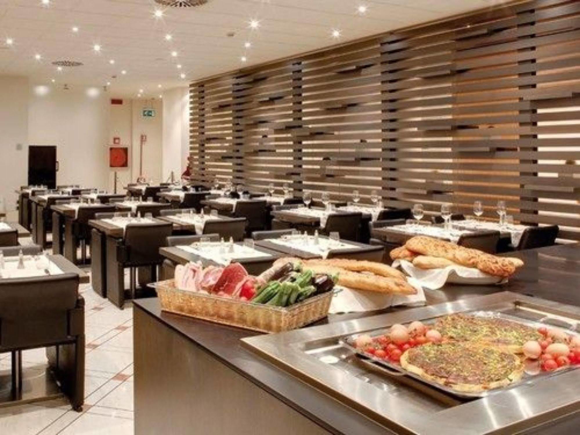 Hotel Ovest Piacenza Esterno foto