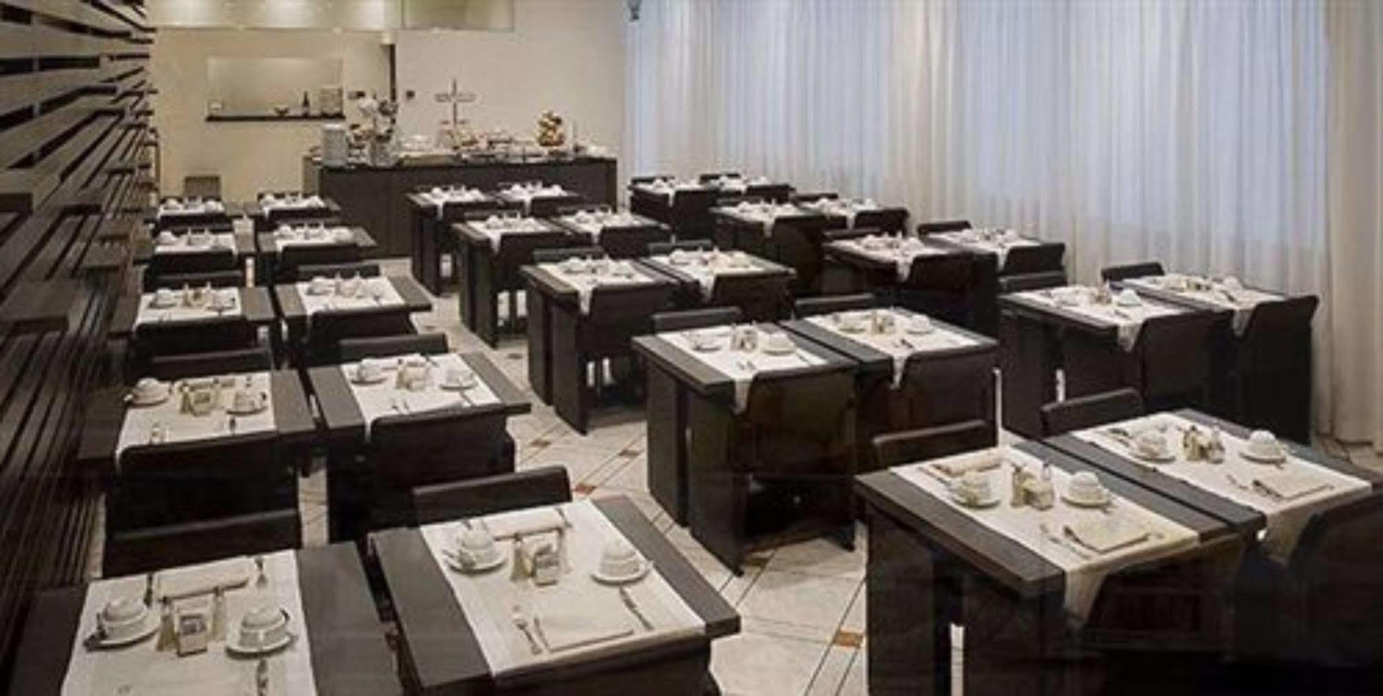 Hotel Ovest Piacenza Esterno foto
