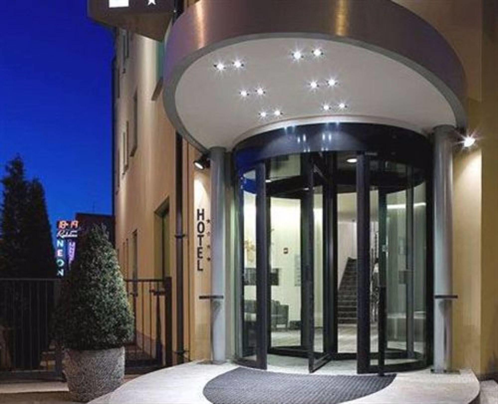 Hotel Ovest Piacenza Esterno foto