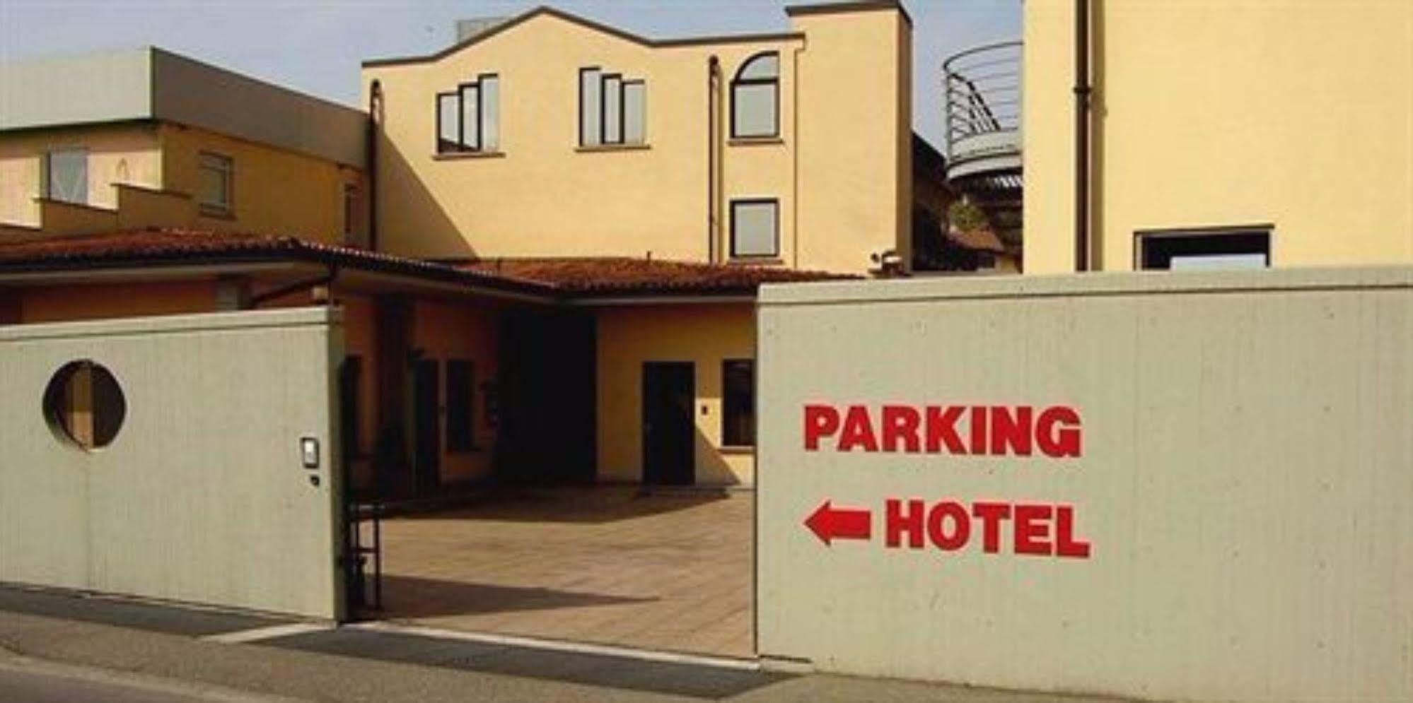 Hotel Ovest Piacenza Esterno foto