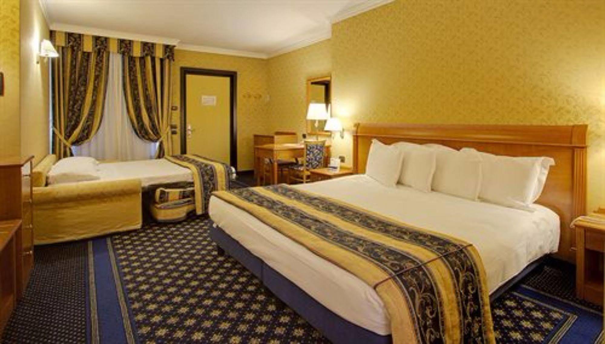 Hotel Ovest Piacenza Esterno foto