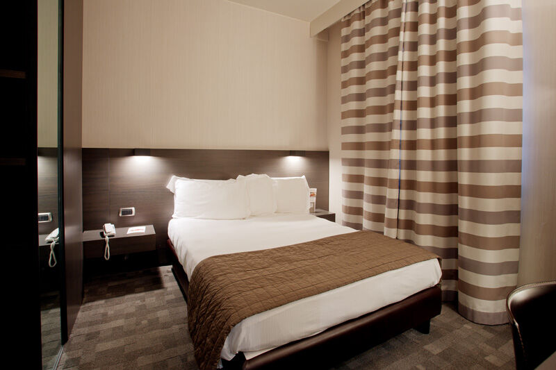 Hotel Ovest Piacenza Esterno foto